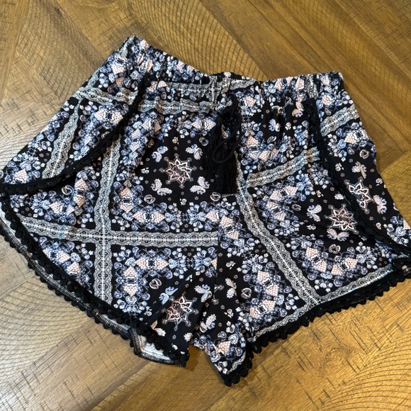 shosho Pants - Shosho Blue and White Patterned Shorts